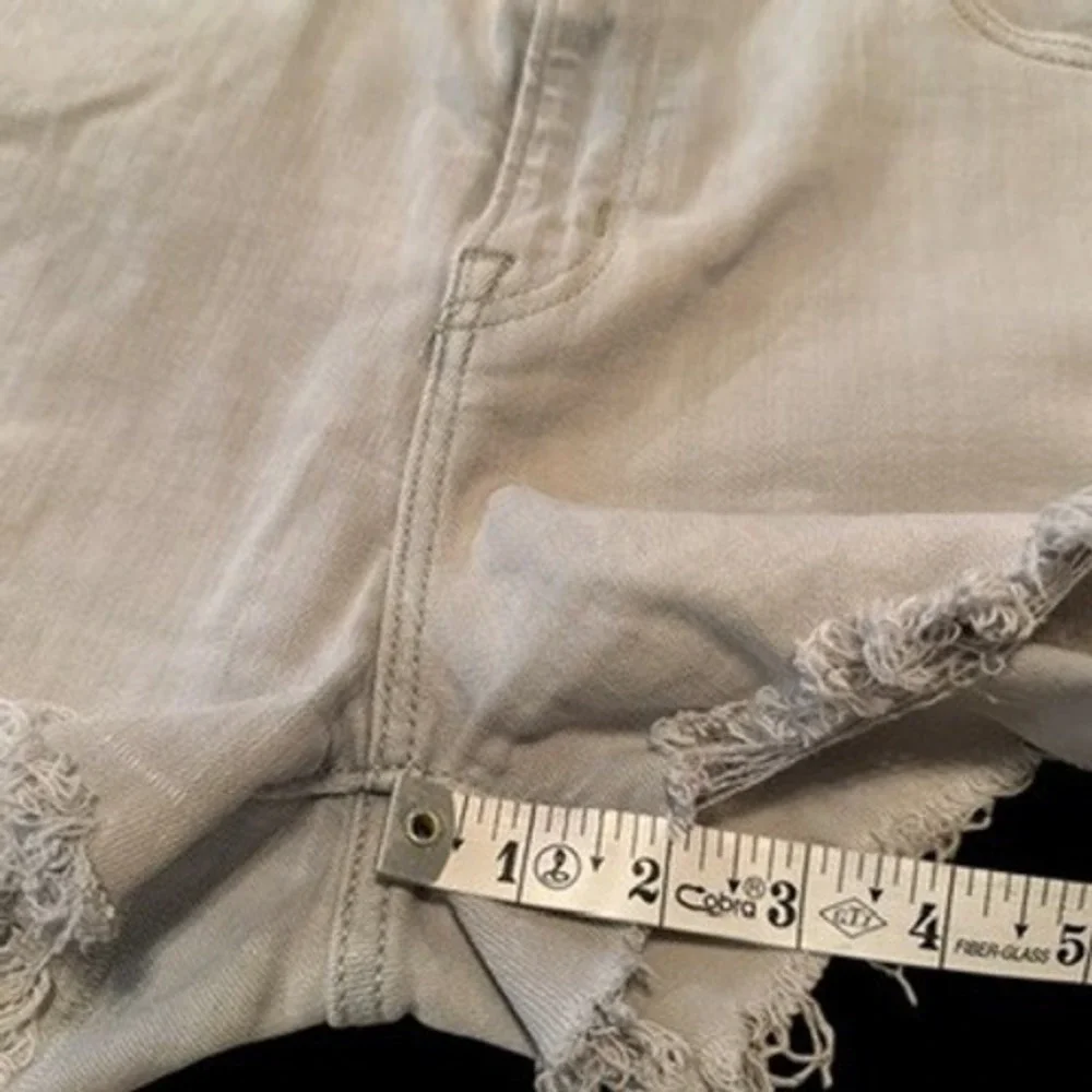 Levis High Rise Denim Shorts Light Grey Raw Hem Size 31 Womens Cutoff Shorts‎